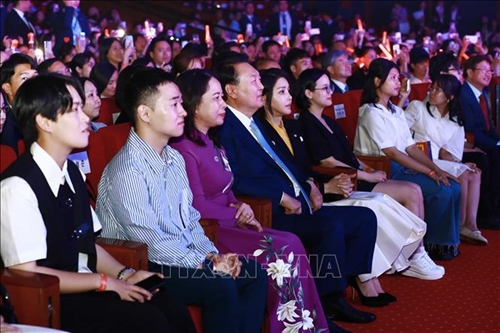 Tổng thống Hàn Quốc và Phó chủ tịch nước Võ Thị Ánh Xuân dự Đêm nhạc giao lưu văn hóa Hàn Quốc - Việt Nam